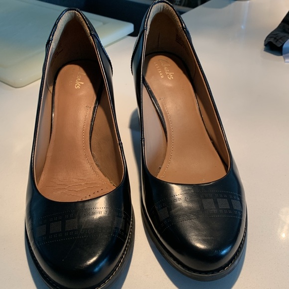 CLARKS “ARTISAN” LEATHER PUMPS - Picture 6 of 8